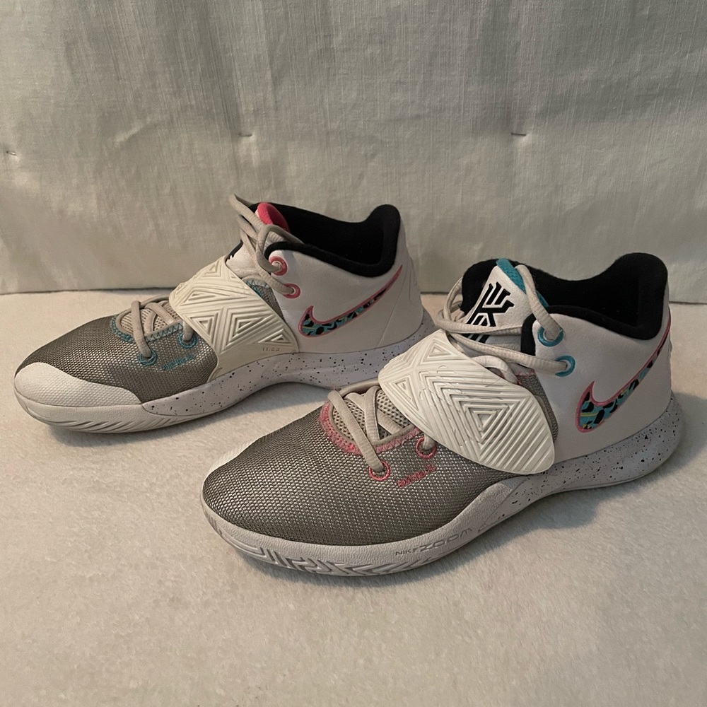 Nike Kyrie Flytrap 3 Men’s 9 South Beach Basketball BQ3060-104